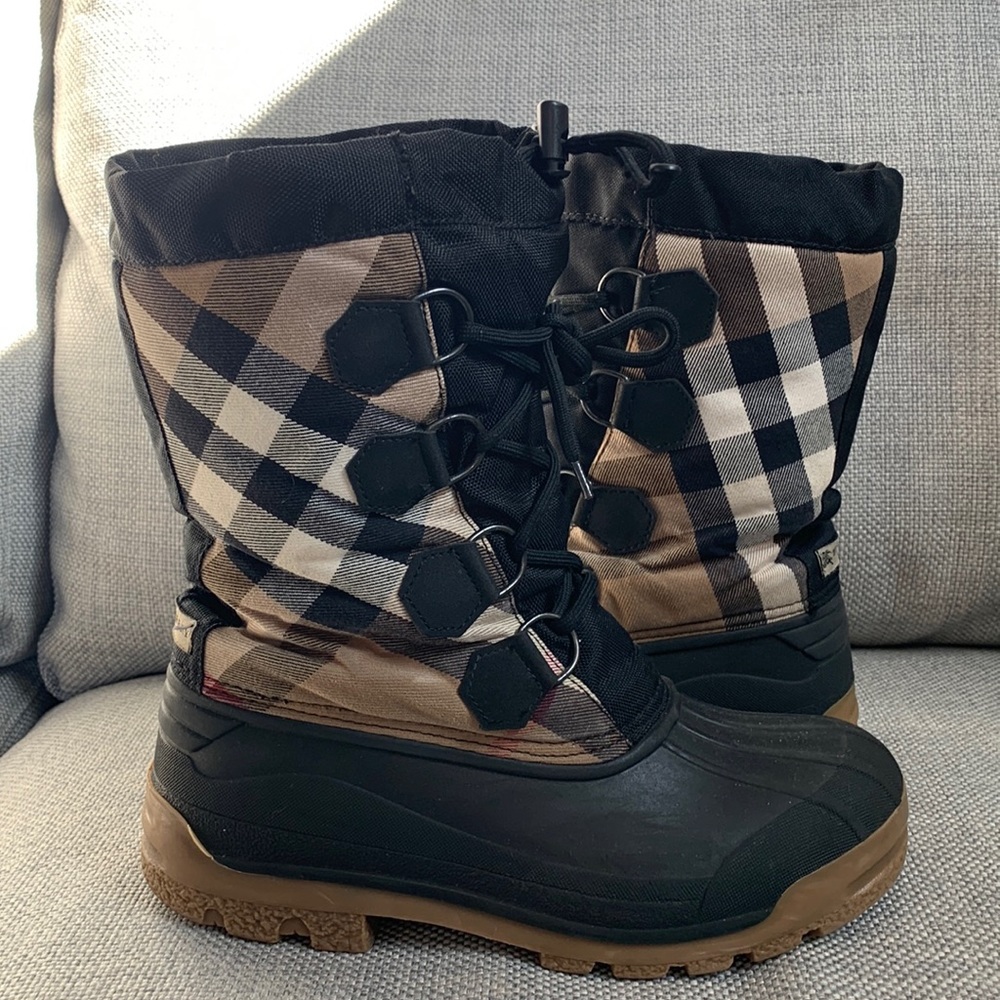 Burberry women’s snow boots, size 6.5/7.5